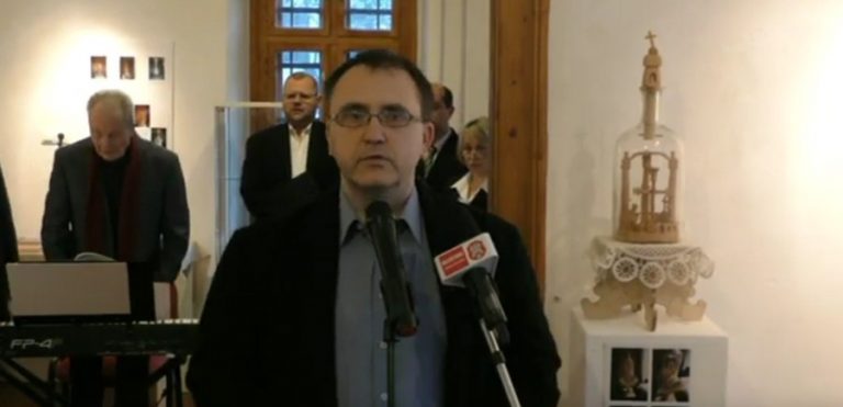 Mezőtúri türelemüvegek című kiállítás megnyitója